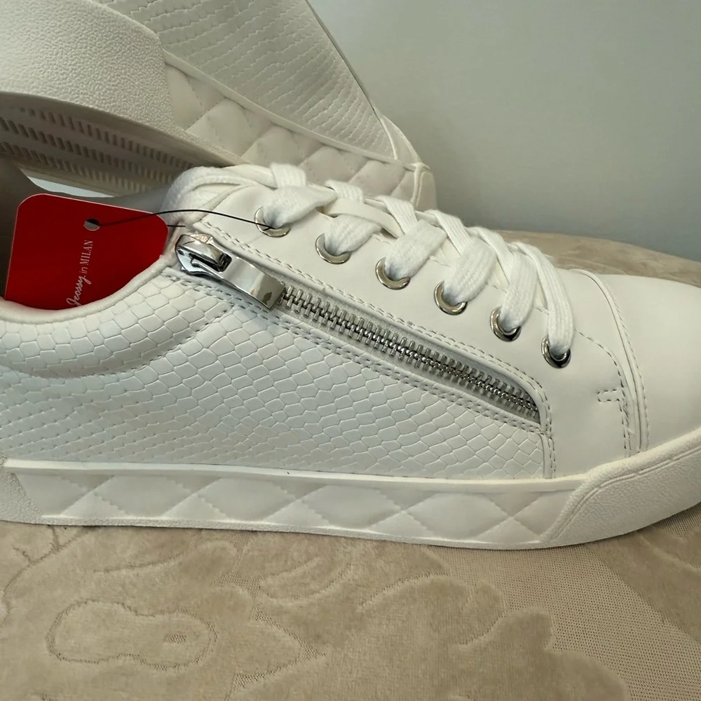 NWT By Jeossy‎ in Milan Casual Fashion Sneaker With Zipper in White - Size 9